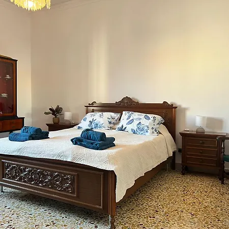 Lucia Apartament *