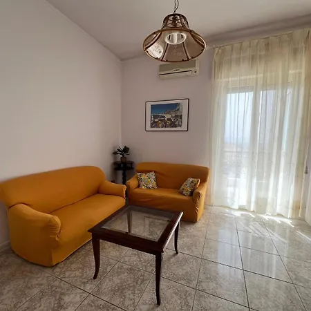 Lucia Apartament *